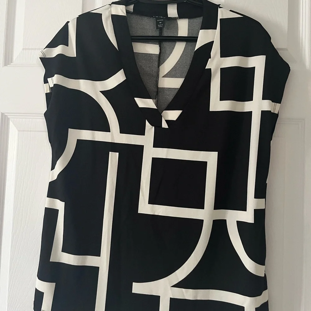Amisu Black and White Graphic Blouse Cap Sleeve - Picture 1 of 2